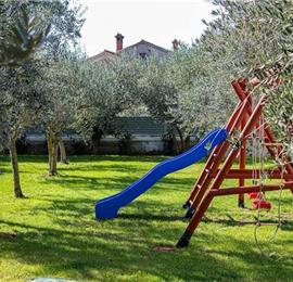 6 bedroom villa with pool near Pula, sleeps 12